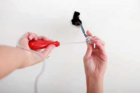 Troubleshooting flickering lights top causes an electrician finds